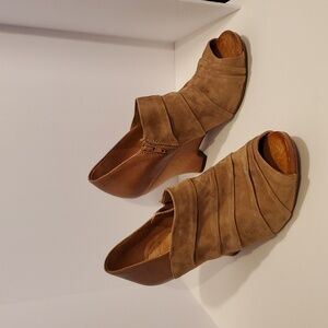 Naya Genesis Leather Peep Toe Wedges In Tan Size 8N